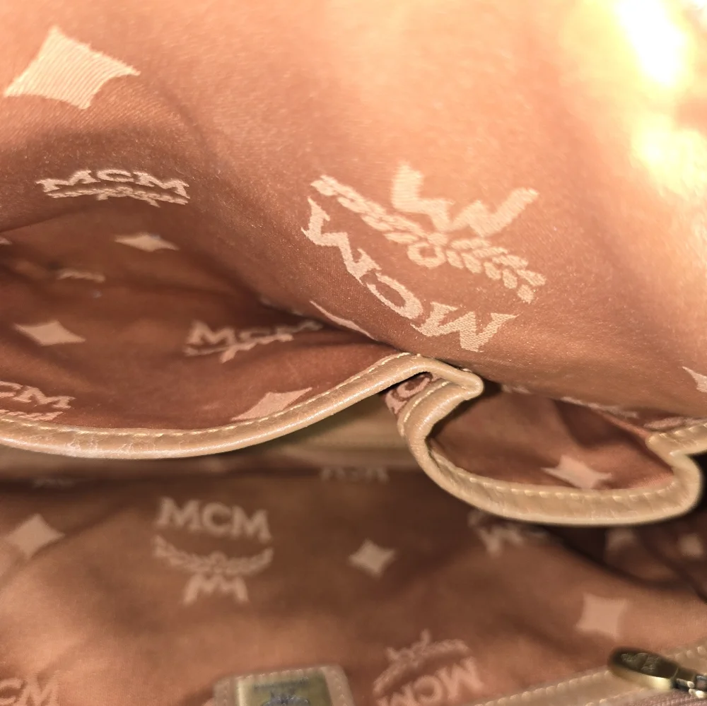 💯 Authentic MCM Cognac Visetos and Leather Top Handle Handbag - Picture 5 of 15